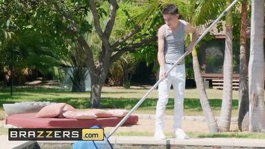 Brazzers - Slut milf Lisa Ann fucks her lil poolboy - 1 image