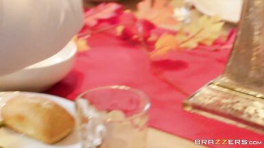 MILF Ryan Keely's Thanksgiving Blowjob Blowout! - 3 image