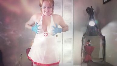 Üvey Anne, Oğullarının Hemşire ve Lateks Eldiven Fantezisini Yenilebilir Yaptıktan Sonra Gerçekleştiriyor - 3 image
