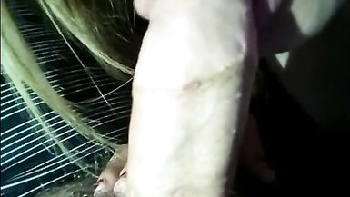 Después de beber unas copas, es normal que pase esto...mamada en el sofá - 15 image
