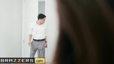 Brazzers - Aubrey Black ve Gia Derza Büyük sikli stajyeri paylaşıyor - 2 image