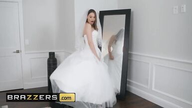 Brazzers - 丈夫和新娘在婚前三人行中被火辣辣的小姑娘教了个遍 - 2 image