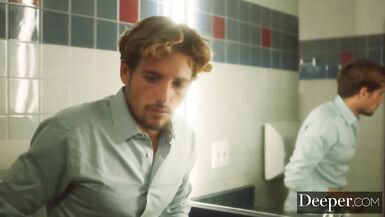 もっと深く。アビゲイル・マックがトイレで若い従業員を犯す - 2 image