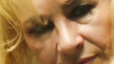 MomsWithBoys - Зрелая блондинка требует трахать ее тугую попку