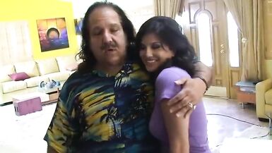 Sunny Leone-Behind the Scenes in her Directorial Debut (2009) - 9 image