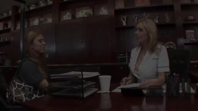 Les massages lesbiens en folie - 2 image