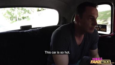 La femme faux taxi Daisy Lee monte une grosse bite dans son taxi - 3 image