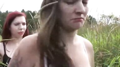2女子在流沙中溺水身亡 - 1 image
