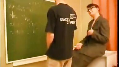 Aluno come a professora pra passa de ano - 3 image