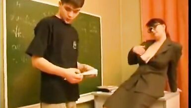 Aluno come a professora pra passa de ano - 4 image