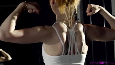 Kızıl saçlı Handjob ve Creampie - 2 image