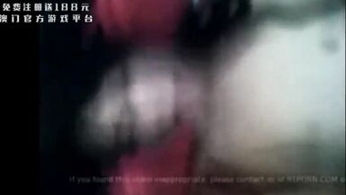 La troietta che sta mangiando fuori si fa scopare da me mentre risponde al telefono del marito. - 14 image