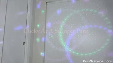 Butt3rflyforu Gangbanged alır ve Cucky Onu Temizler - 1 image