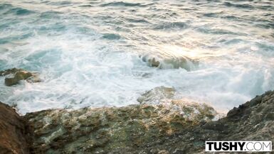 TUSHY Hart Anal Im Paradies - 1 image