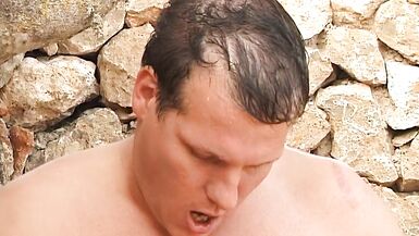Im Urlaub rassierte Fotze gebumst und angespritzt MEGA CLIP - 5 image