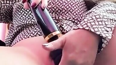 Masturbation sous le bureau et orgasme - 7 image