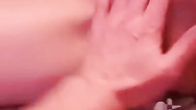 Le mari me déshabille pour inciter son ami à me baiser - 7 image