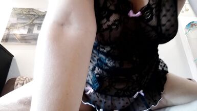 Il na pas pu résister à lenvie de jouir dans son cul après avoir baisé sa chatte. - 3 image
