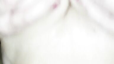 油まみれの巨乳JOI - 天然34DDD熟女モデル - 7 image