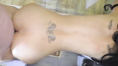 MILF ging unter die Dusche und hatte Analsex - 9 image