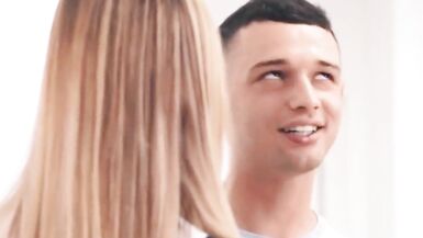 orgasmo lésbico addie andrews leah lee sentarse en sus grandes tetas s - 2 image