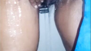 Big Booty redbone wife teasing and twerking with big jiggly ass - 8 image