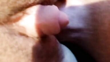 ВОЗБУЖДЕННЫЙ СОСЕД ТРАХАЕТ МОЮ КИСКУ