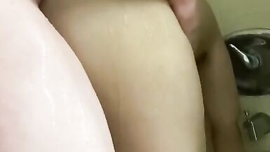 Gefickt in der Dusche durch besten Freund Ehemann - 5 image