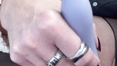 Masturbating while waiting for my colleague in the car - 10 image