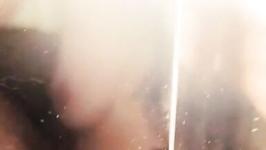 Miroir Jouer avec un vibrateur roulant Milf de 37 ans !!! - 6 image