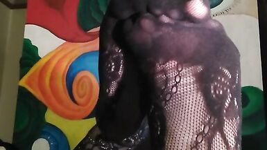 10 minutes of 10 stockinged toes - 12 image