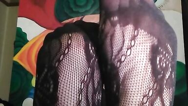 10 minutes of 10 stockinged toes - 13 image