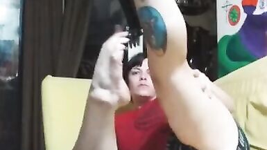 Watch her stretch her legs and toes with flexible posing and toe suck - 12 image