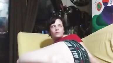 Watch her stretch her legs and toes with flexible posing and toe suck - 4 image