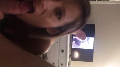 Super Sexy MILF Rimming and Sucking Like a CHAMP !!!!! Ella Mae est de retour ! Partie 1. - 3 image