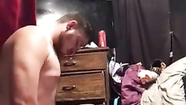 Bbw se faisant baiser avec ses beaux-parents dans la pièce voisine (presque pris)