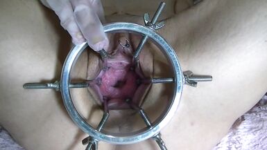 Öffne meine Muschi mit Ringspreizer und Orgasmus - 14 image