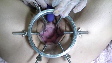 Öffne meine Muschi mit Ringspreizer und Orgasmus - 8 image