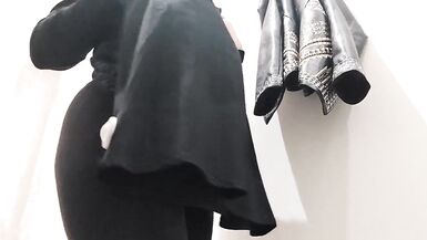 Italian stepmother shows you her big ass in a shop - 5 image