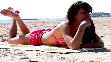 Am Strand die Milf kennengelernt und gefickt - 2 image