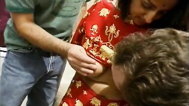 Indian slut in sari sucks meaty boner while getting bang - 4 image