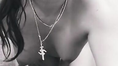 strip-tease sur fond de musique rock