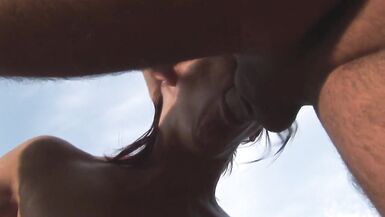 Sunnyboy besorgt auf Party besten Blow von rotharige MILF - 3 image