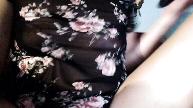 Viendo porno y fumando en elegantes vestidos de encaje - 13 image