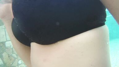 Public pool flashing and handjob in holiday - 10 image