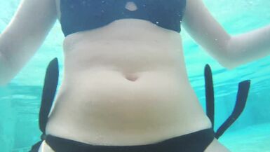 Public pool flashing and handjob in holiday - 12 image