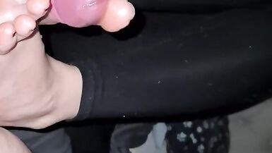 Milf donne pov footjob à bf size 3 UK feet