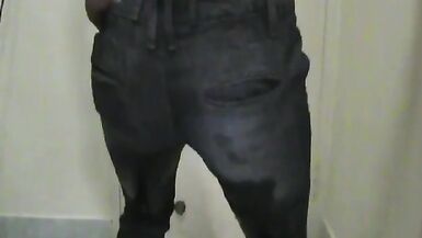In meine Jeans gepinkelt! Eng und mega nass! - 13 image