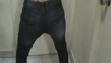 In meine Jeans gepinkelt! Eng und mega nass! - 2 image