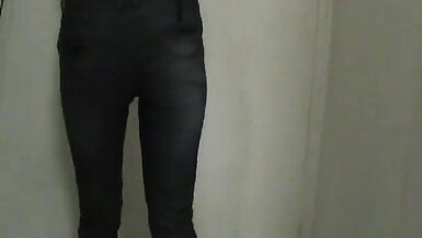 In meine Jeans gepinkelt! Eng und mega nass! - 4 image